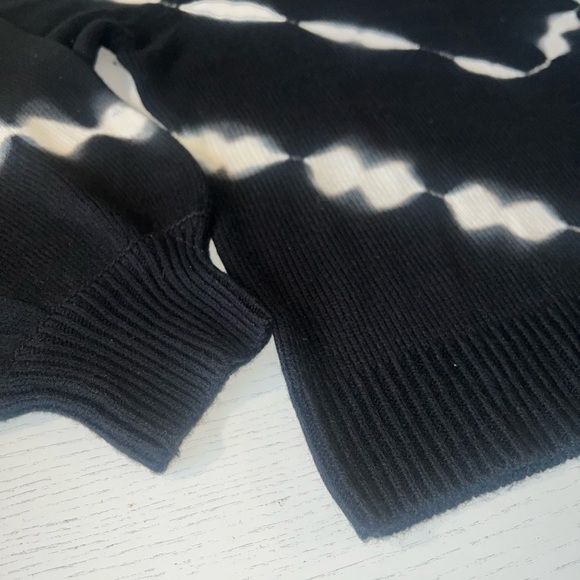 NEW 🖤🖤🖤with TAGS. Black and creamy white knit sweater, size m, beautiful sweater - Picture 8 of 14